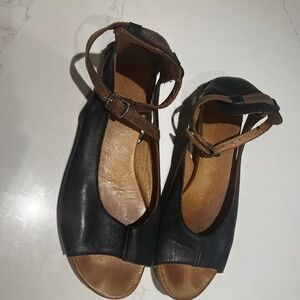 Bueno size 39 flats